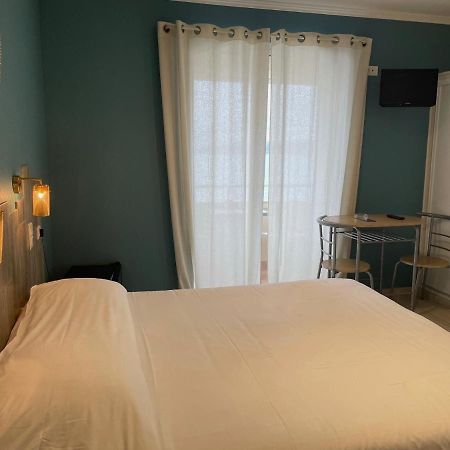 Au Tapis De Sable Hotell Saint-Cyr-sur-Mer Exteriör bild