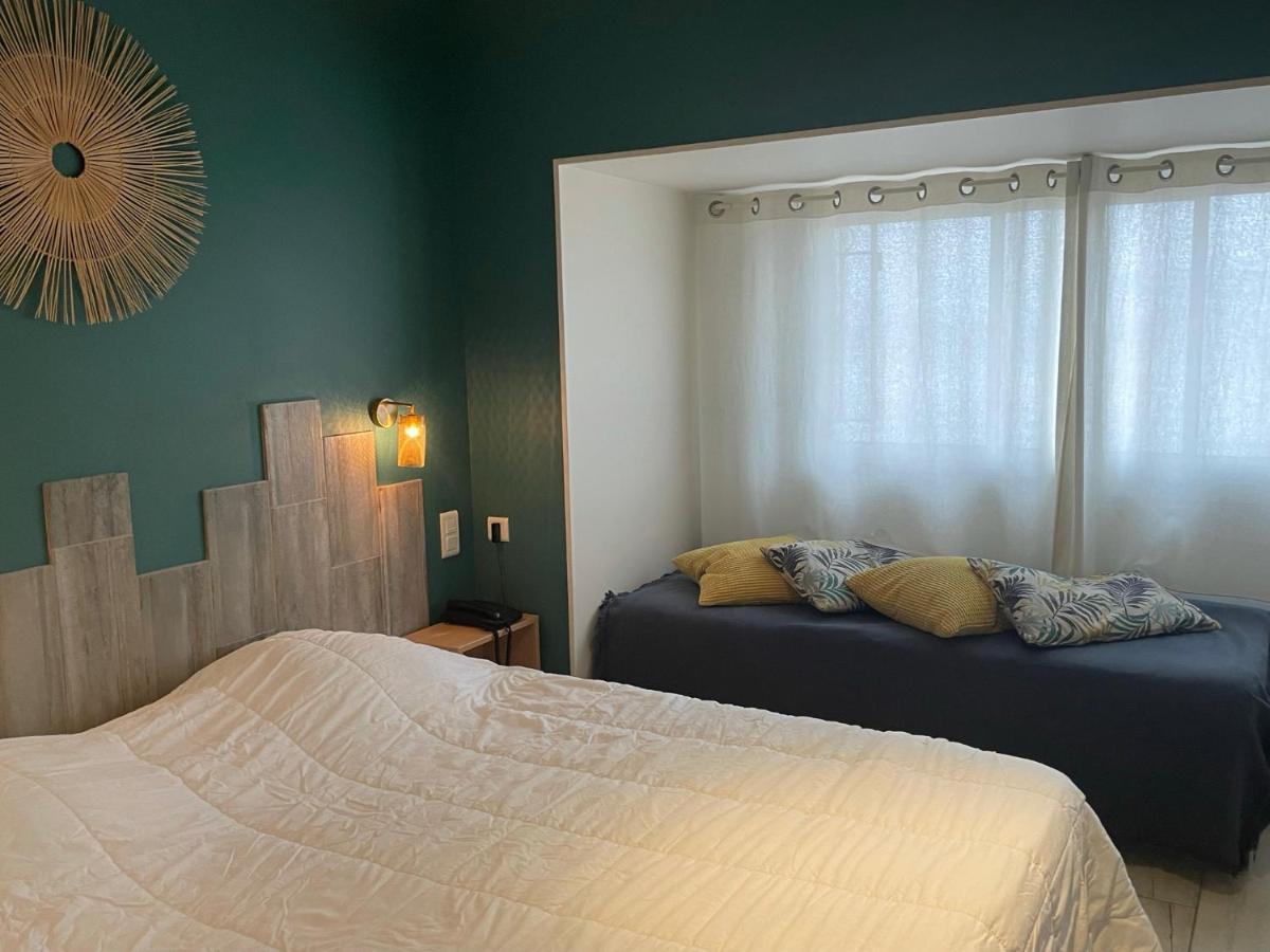 Au Tapis De Sable Hotell Saint-Cyr-sur-Mer Exteriör bild