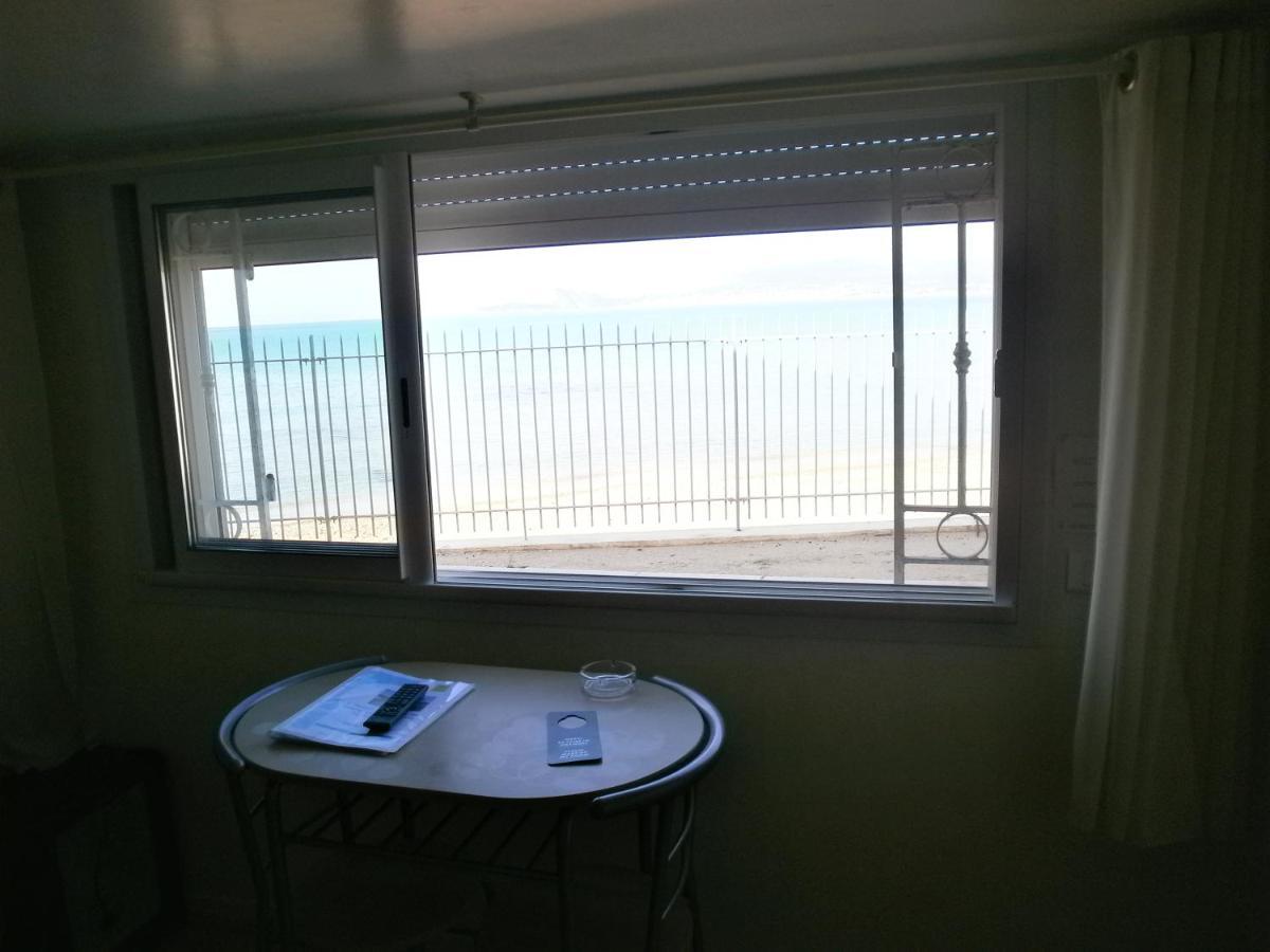 Au Tapis De Sable Hotell Saint-Cyr-sur-Mer Rum bild