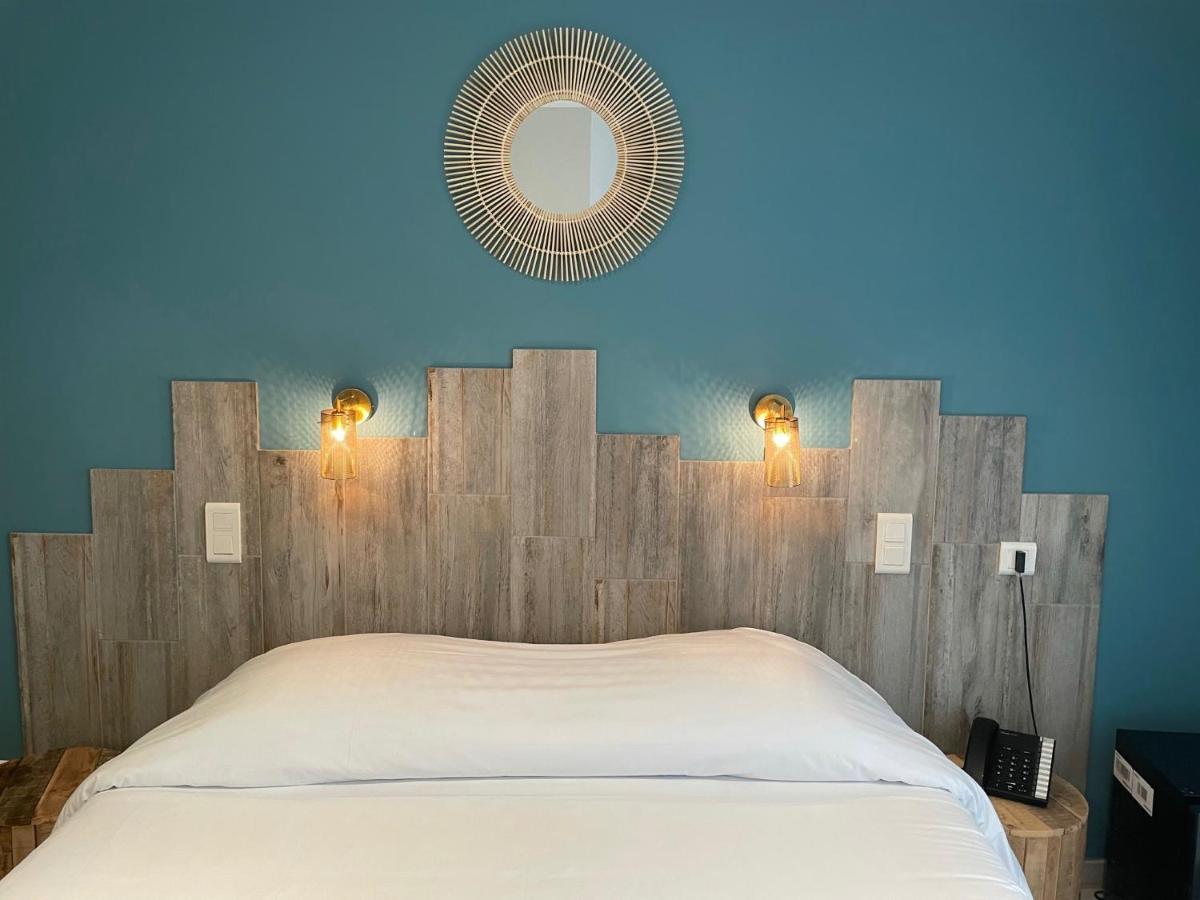 Au Tapis De Sable Hotell Saint-Cyr-sur-Mer Exteriör bild