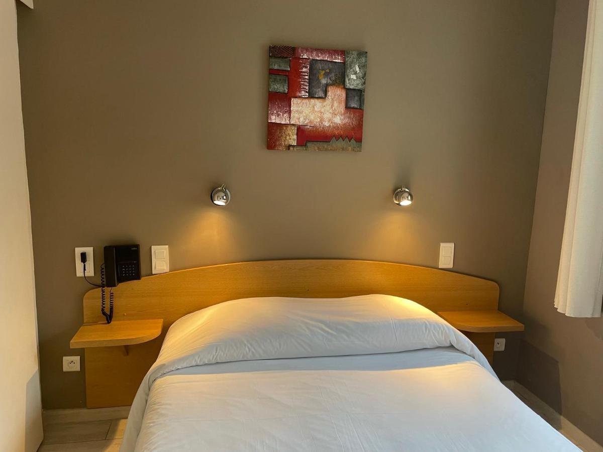 Au Tapis De Sable Hotell Saint-Cyr-sur-Mer Exteriör bild
