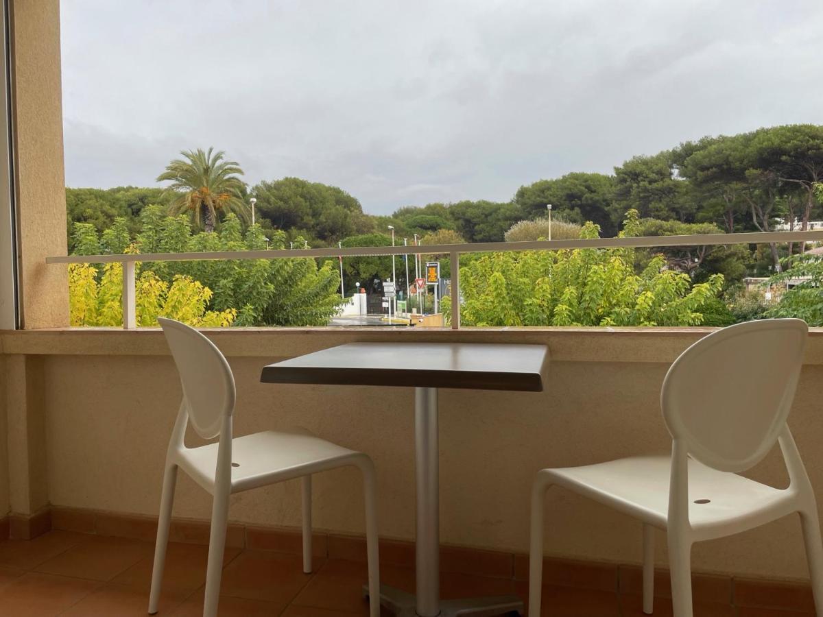 Au Tapis De Sable Hotell Saint-Cyr-sur-Mer Exteriör bild