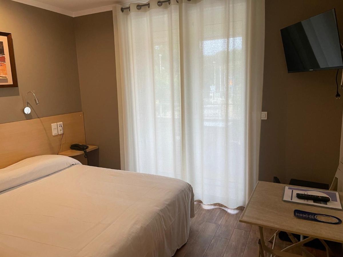 Au Tapis De Sable Hotell Saint-Cyr-sur-Mer Exteriör bild
