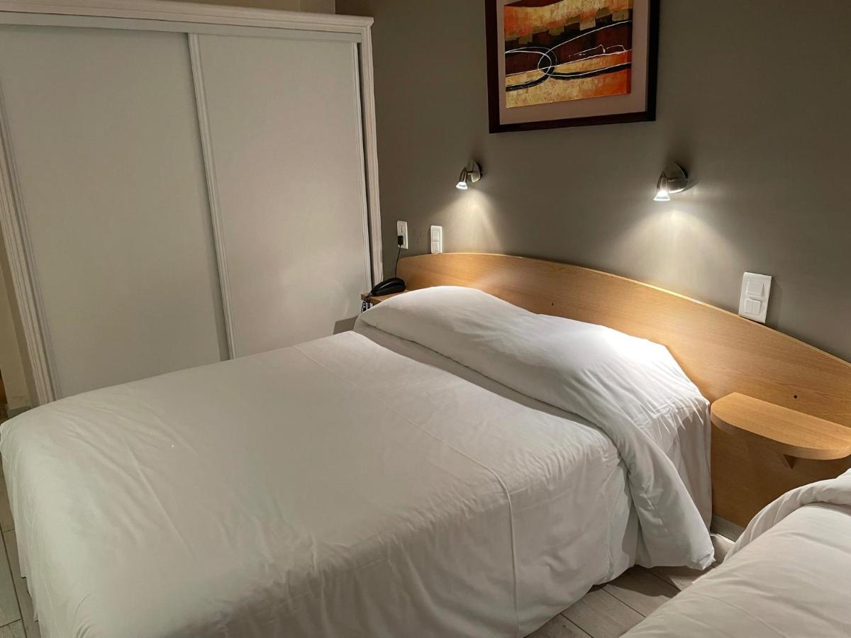 Au Tapis De Sable Hotell Saint-Cyr-sur-Mer Exteriör bild