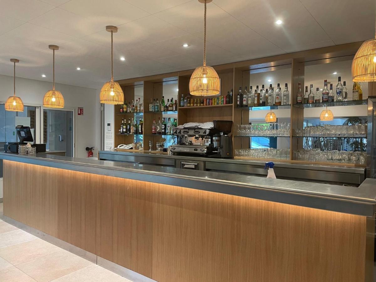 Au Tapis De Sable Hotell Saint-Cyr-sur-Mer Exteriör bild