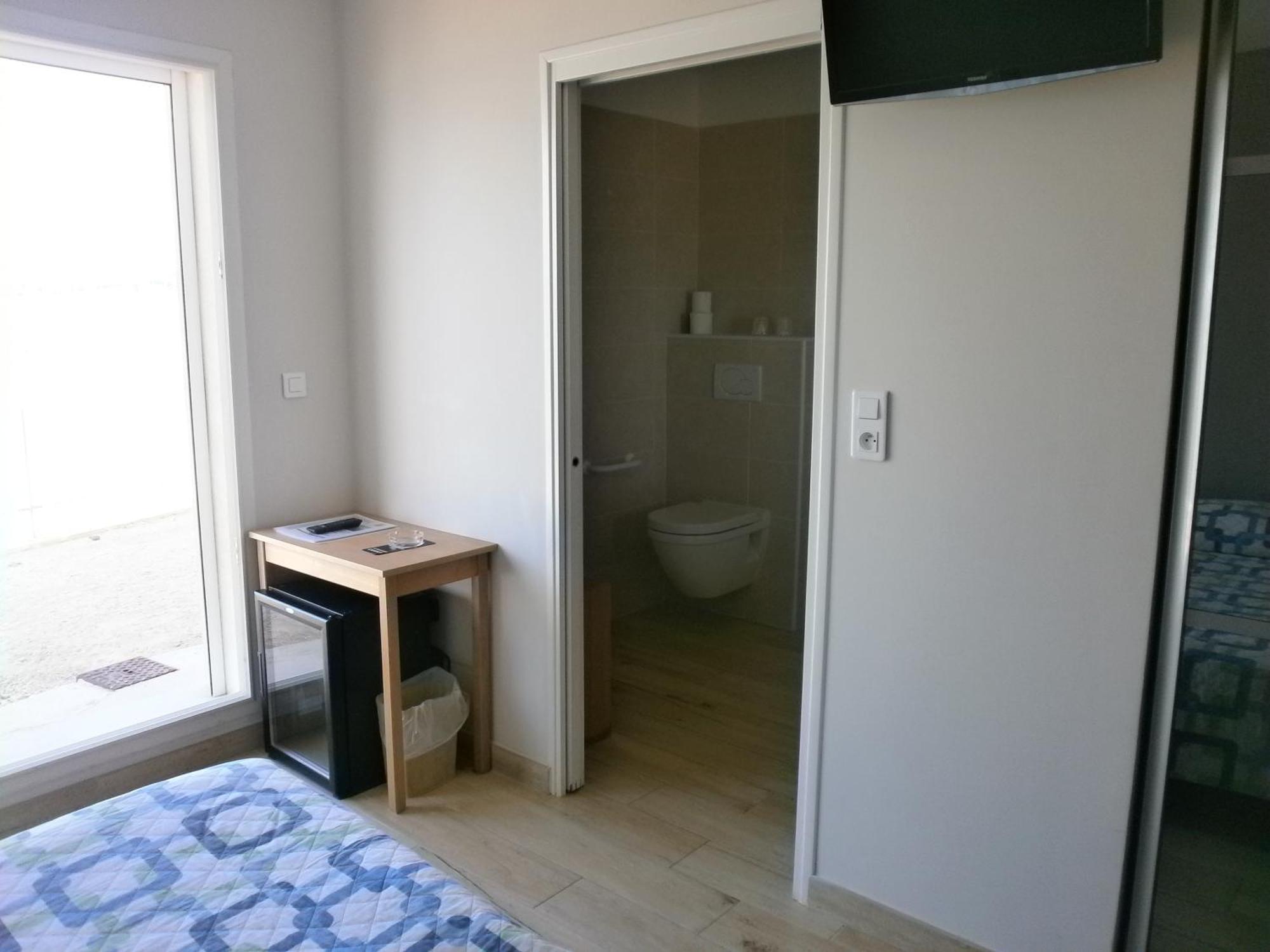 Au Tapis De Sable Hotell Saint-Cyr-sur-Mer Rum bild