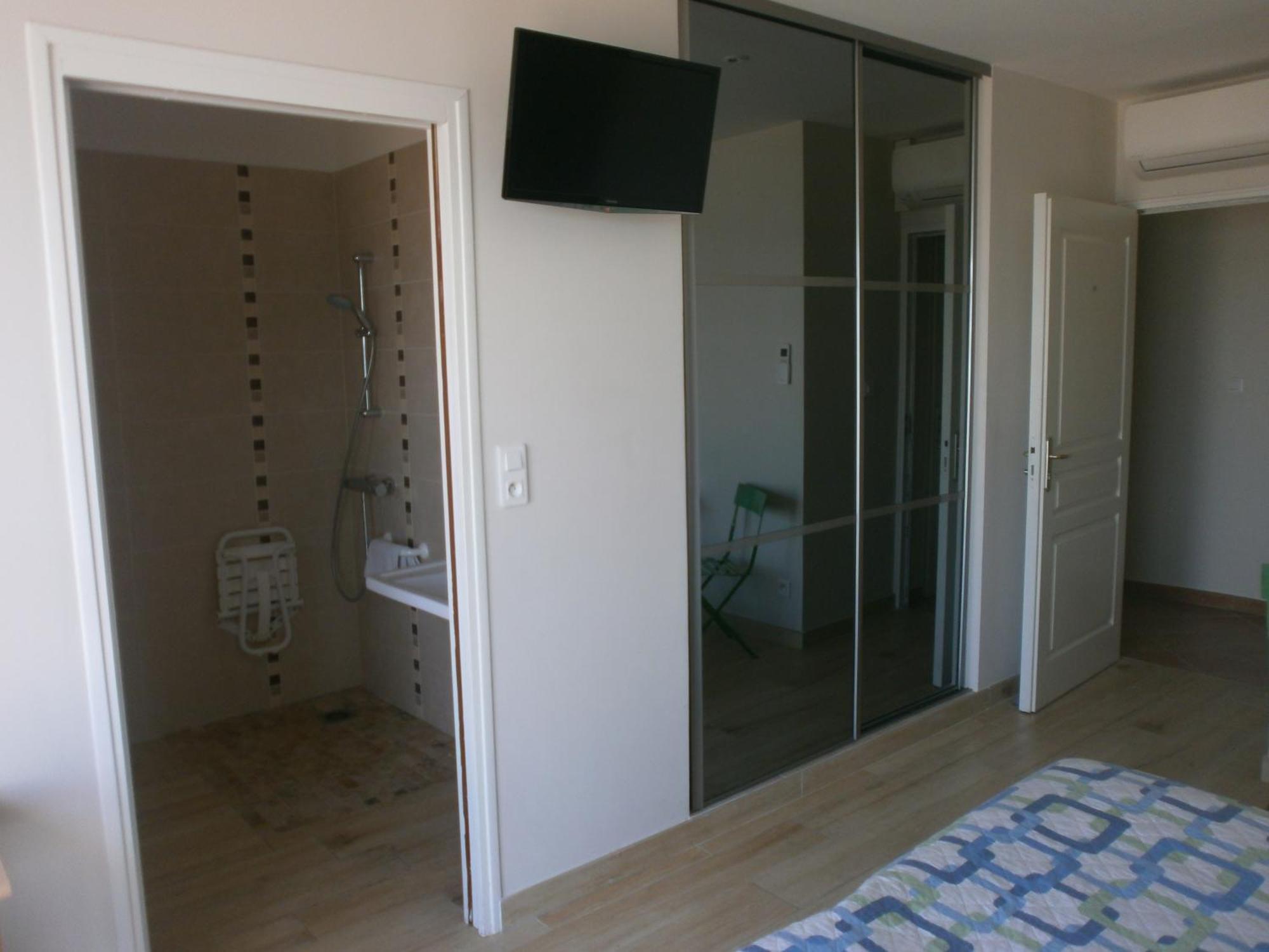 Au Tapis De Sable Hotell Saint-Cyr-sur-Mer Rum bild