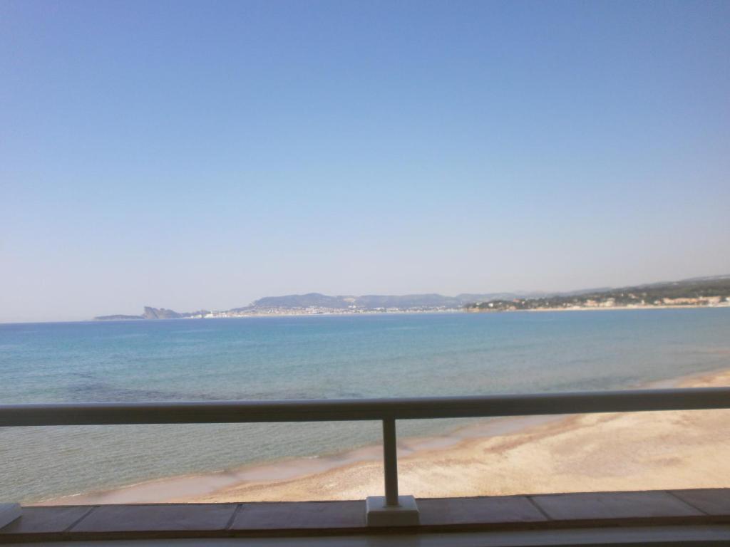 Au Tapis De Sable Hotell Saint-Cyr-sur-Mer Rum bild
