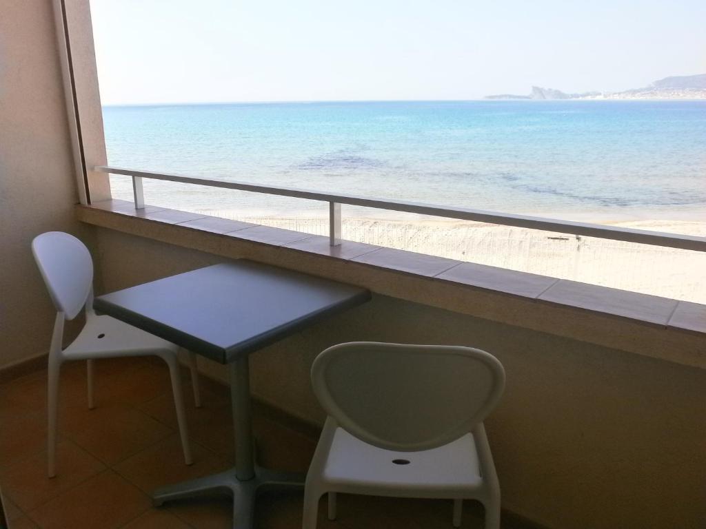 Au Tapis De Sable Hotell Saint-Cyr-sur-Mer Rum bild