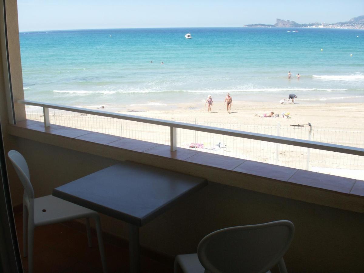 Au Tapis De Sable Hotell Saint-Cyr-sur-Mer Exteriör bild
